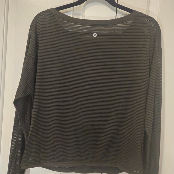 Women's Lululemon long sleeved top size 8 - Picture 2 of 2